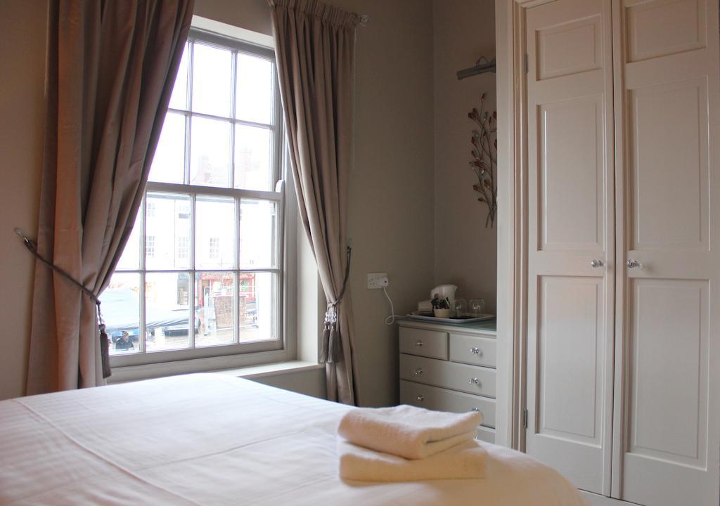 Hotel Tilted Wig Warwick  Habitación foto