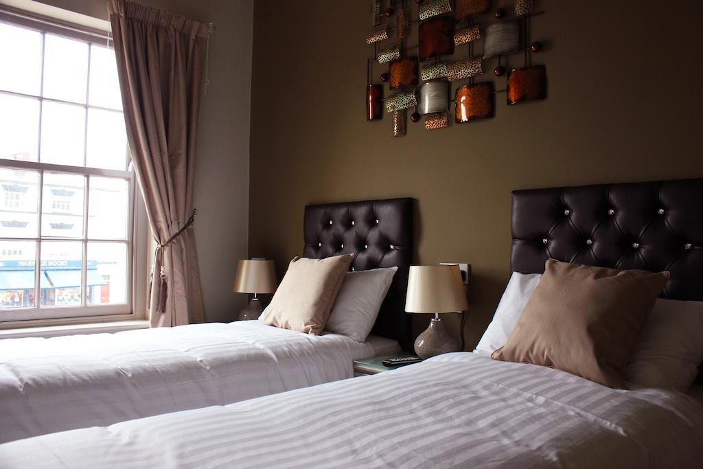 Hotel Tilted Wig Warwick  Habitación foto
